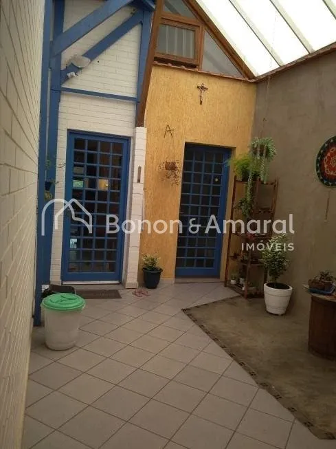 Imagem Casa de Condomínio com 3 Quartos e 4 banheiros à Venda, 270 m² por R$ 1.100.000