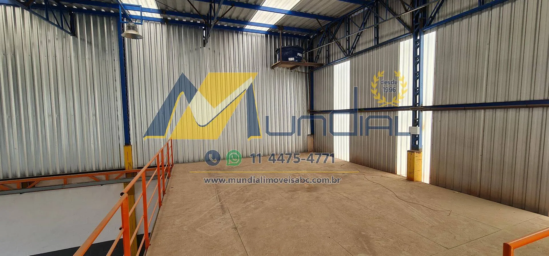 Imagem Galpão para Alugar com 240m², 2 vagas na Vila Homero Thon - Santo André