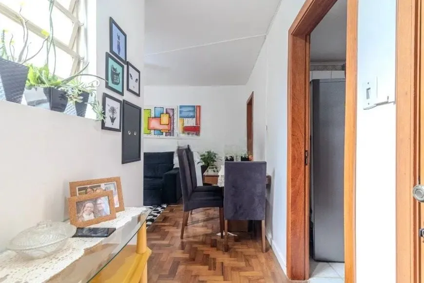 Imagem Apartamento de 3 Dormitórios com Garagem à Venda no Rio Branco, Próximo à Redenção