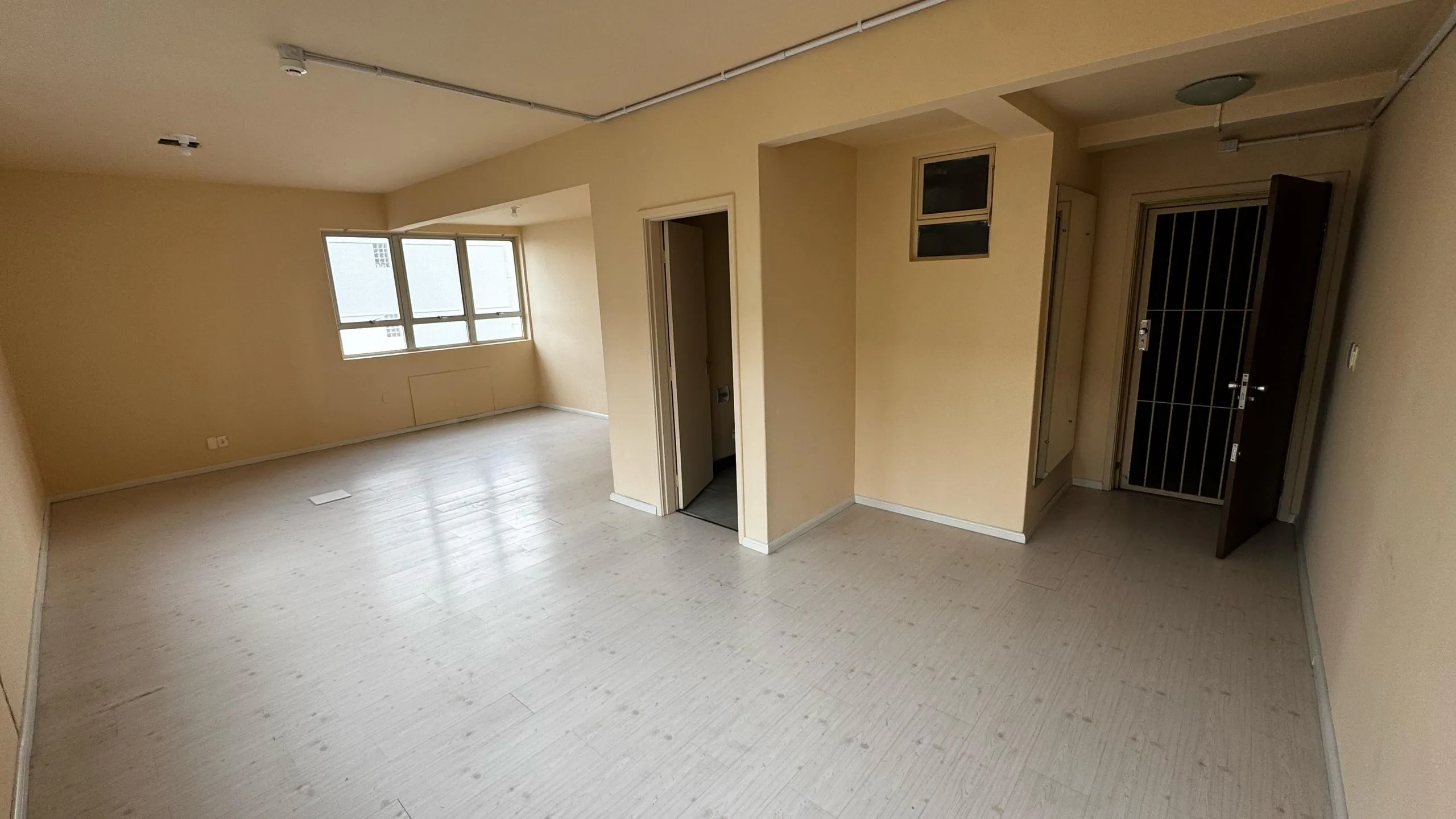 Imagem Sala comercial à venda em Caxias do Sul, Centro, 50m2