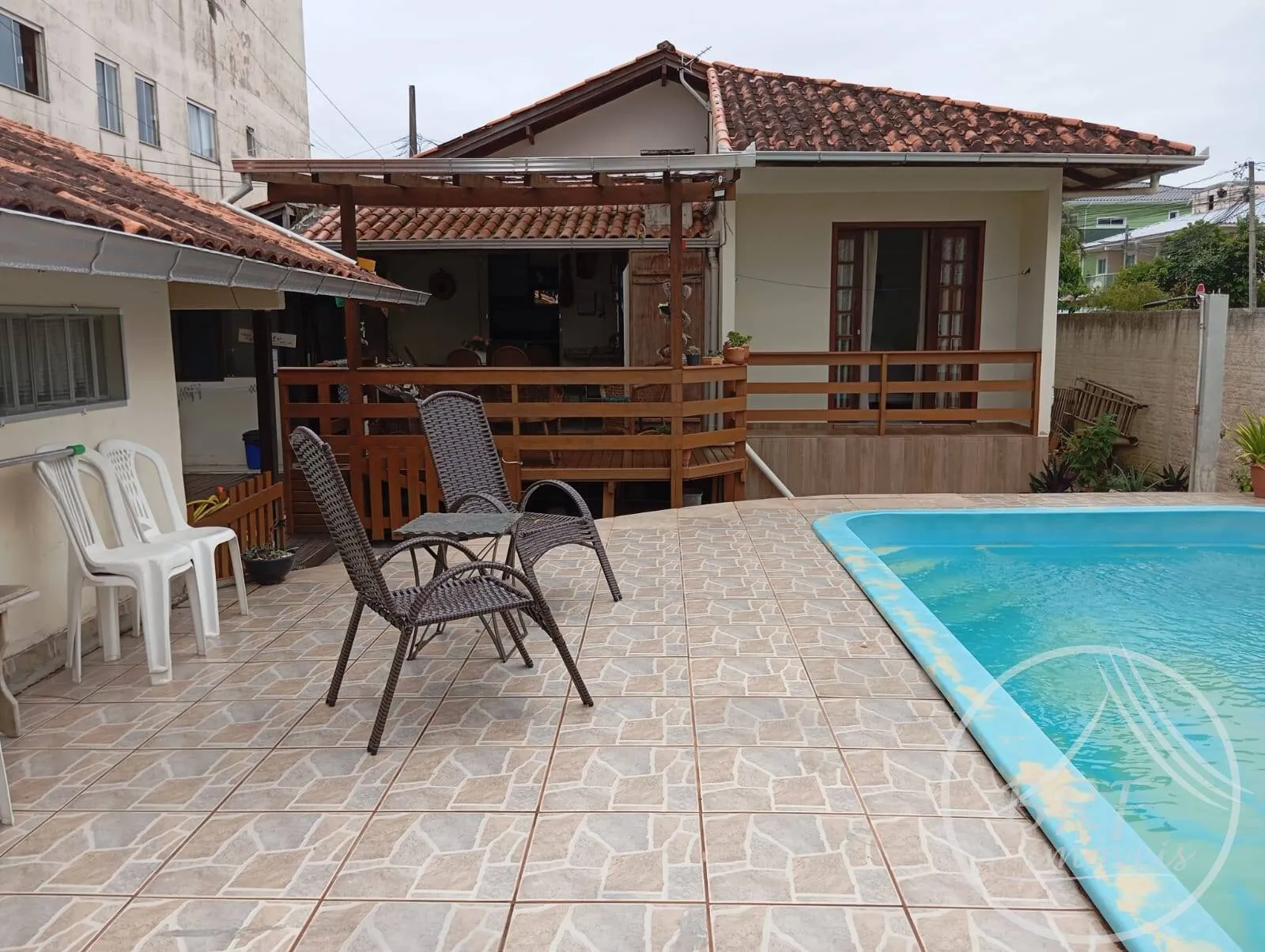 Imagem Excelente Casa 3 Dormitórios/Suíte c/ Piscina + Loft nos Ingleses