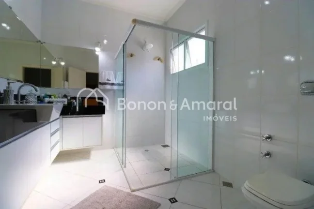 Imagem Casa à venda em condomínio fechado em Campinas - SP. 
Linda casa assobradada com amplo living para...