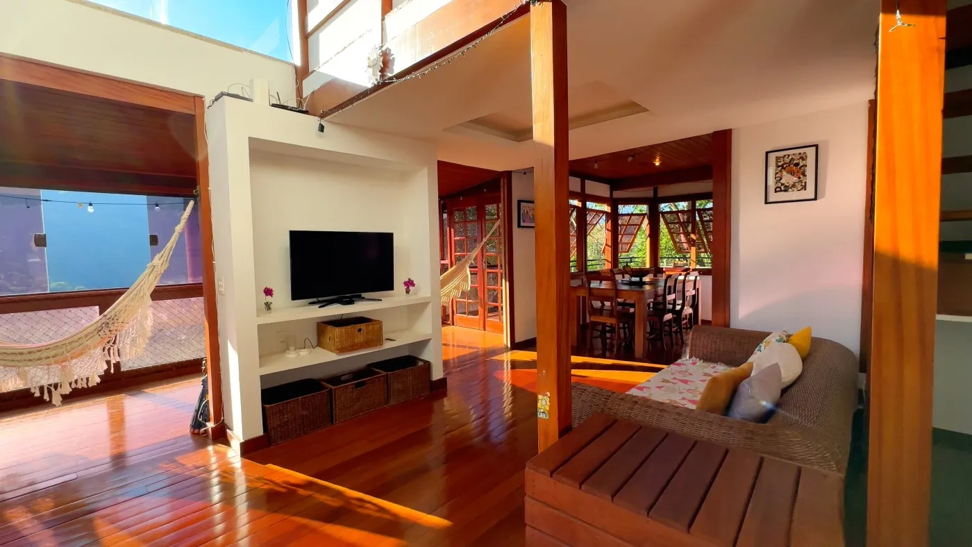 Imagem Casa em Condomínio para Venda em Petrópolis / RJ no bairro Cuiabá