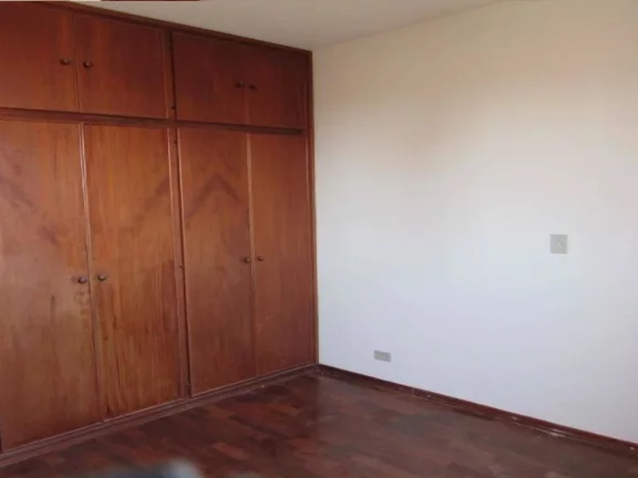 Imagem Apartamento em ótima localização na área central, com sala para 2 ambientes, 2 dormitórios com ...