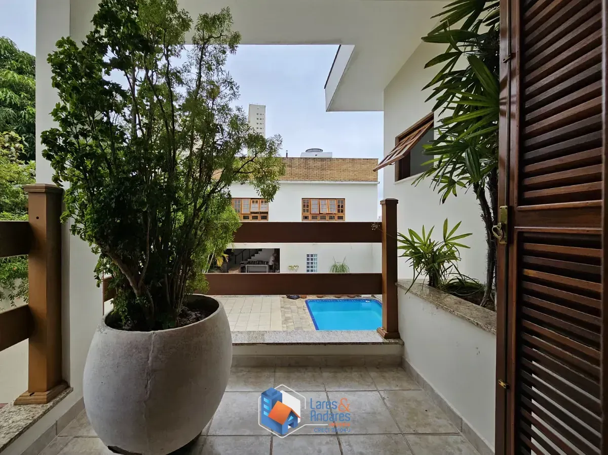 Imagem Sobrado para venda em Jardim Carlu com 4 quartos, sendo 2 suítes, 453m²