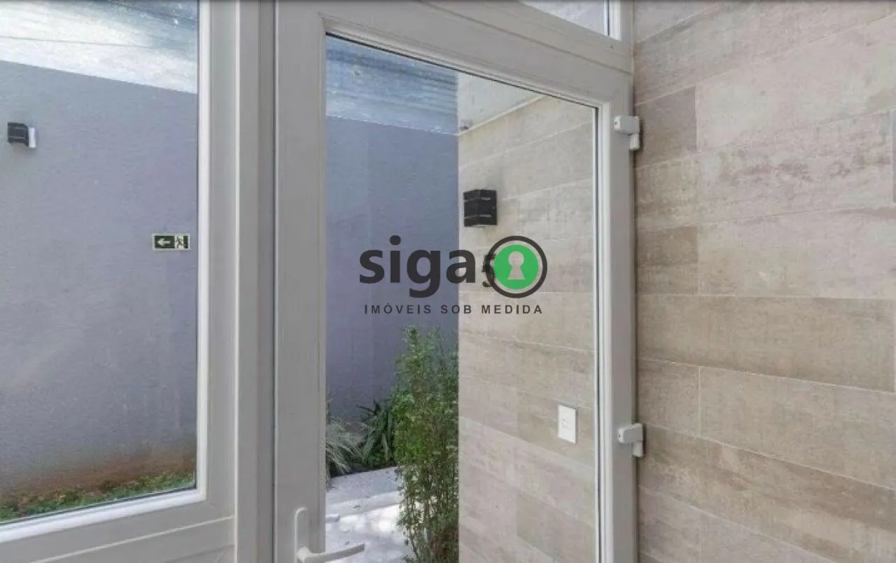 Imagem Casa em Condomínio Fechado com 4 Suítes, Piscina e Quintal Amplo