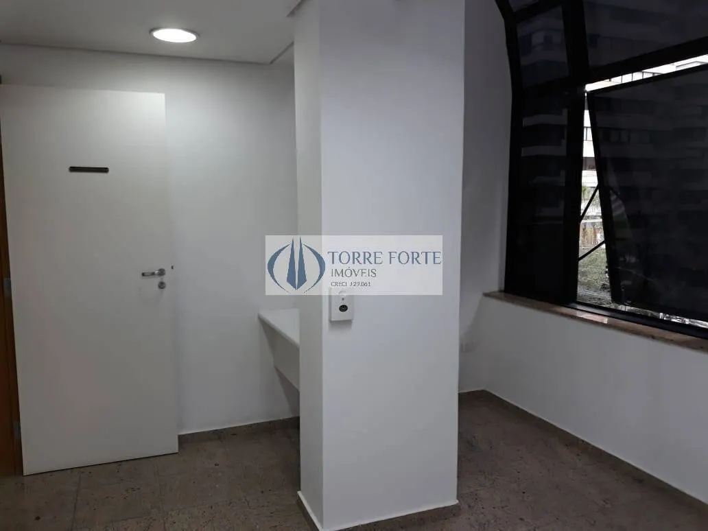 Imagem Sala comercial com 45 m² ótima localização a 650 m da estação Metrô Moema