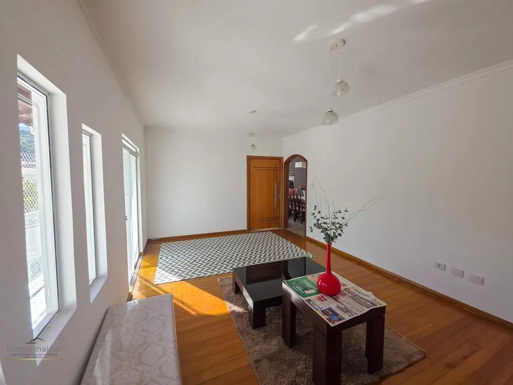 Imagem Casa com piscina, área gourmet a venda próximo ao centro de Poços de Caldas - MG