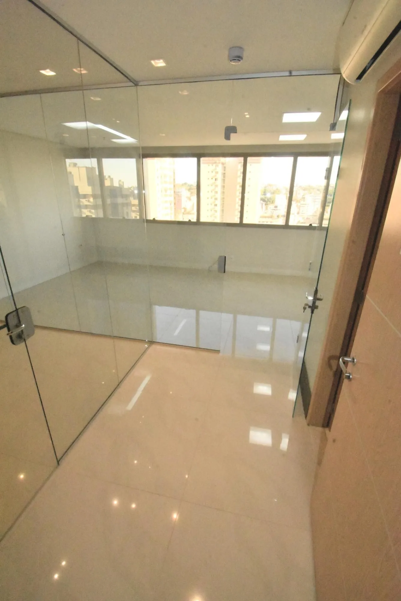 Imagem Linda Sala Comercial no Condomínio Getúlio Vargas Prime Ofices