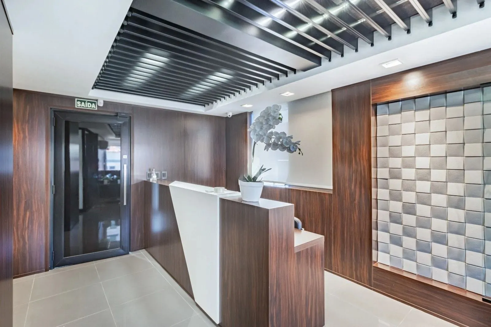 Imagem Sala/Conjunto Comercial com 4 vagas e 218m²