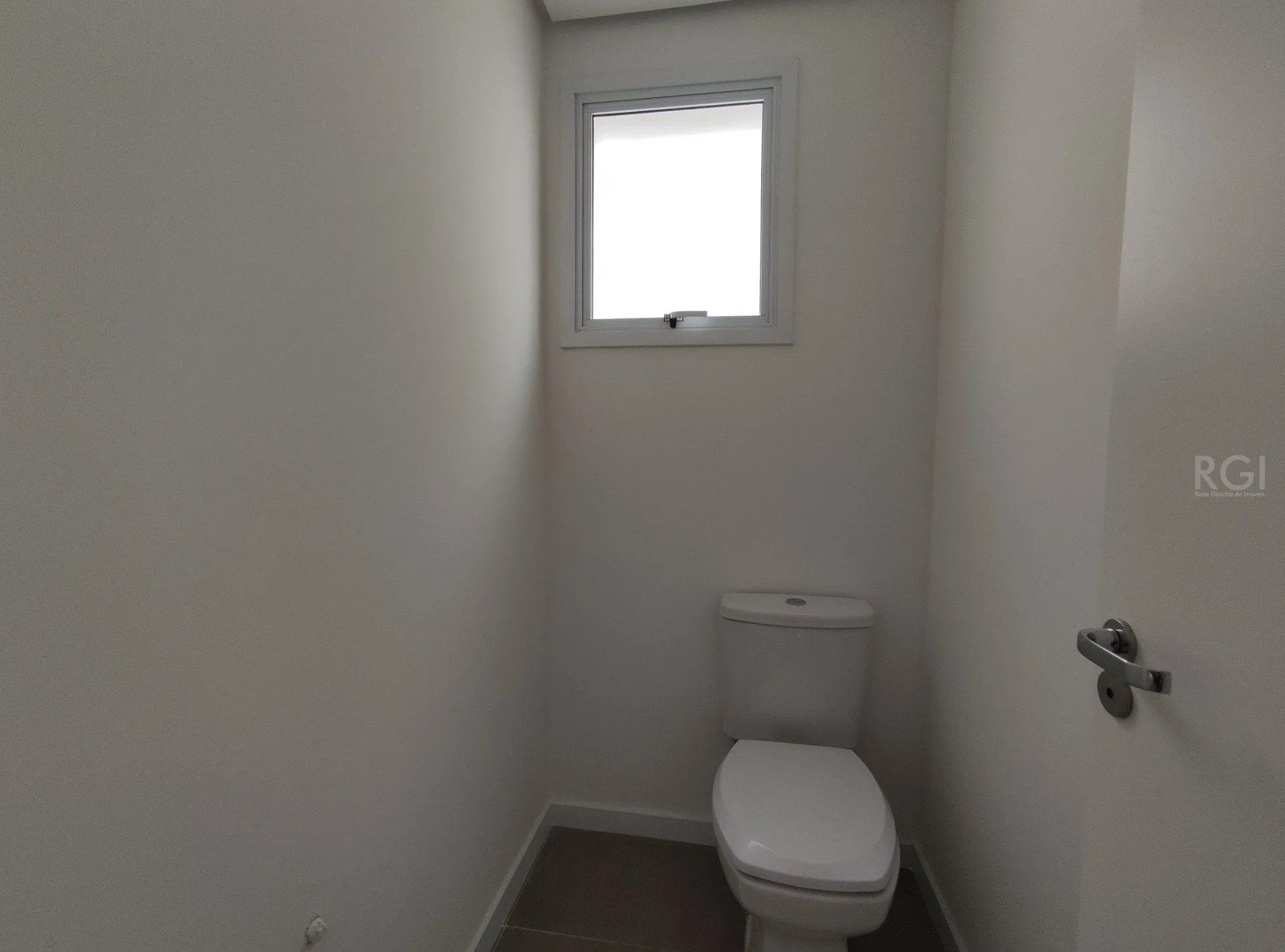 Imagem Duplex para Venda - 179.08m², 2 dormitórios, sendo 2 suites, 2 vagas - Petrópolis