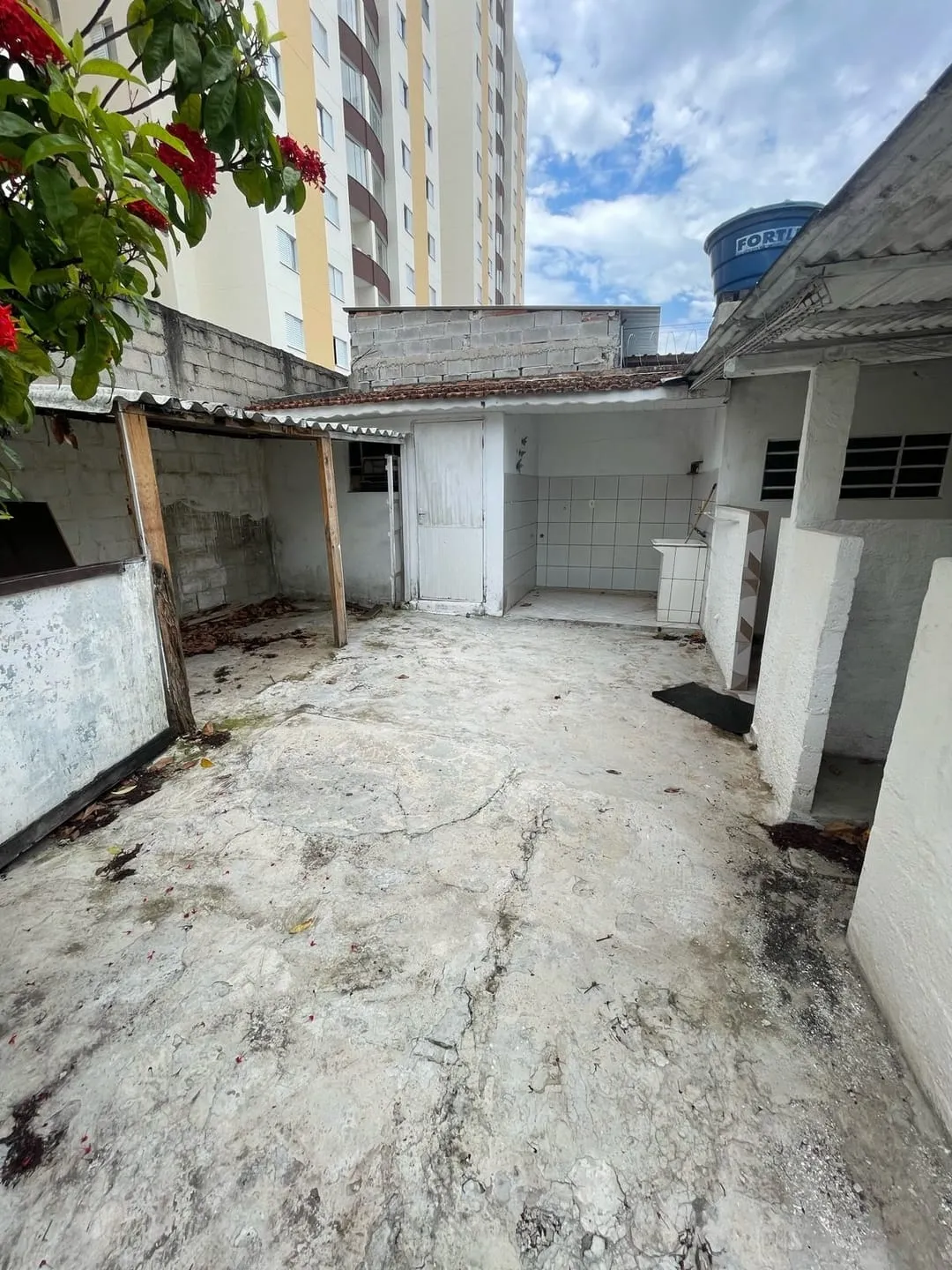 Imagem Casa à venda 2 Quartos, 1 Vaga, 300M², Água Preta, Pindamonhangaba - SP