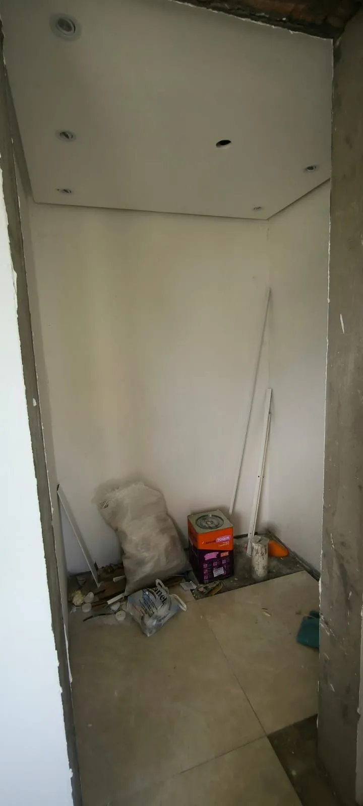 Imagem Casa em Condomínio à venda, bairro Campo Novo, 3 quartos (1 suite), 3 banheiros, 1 vaga
