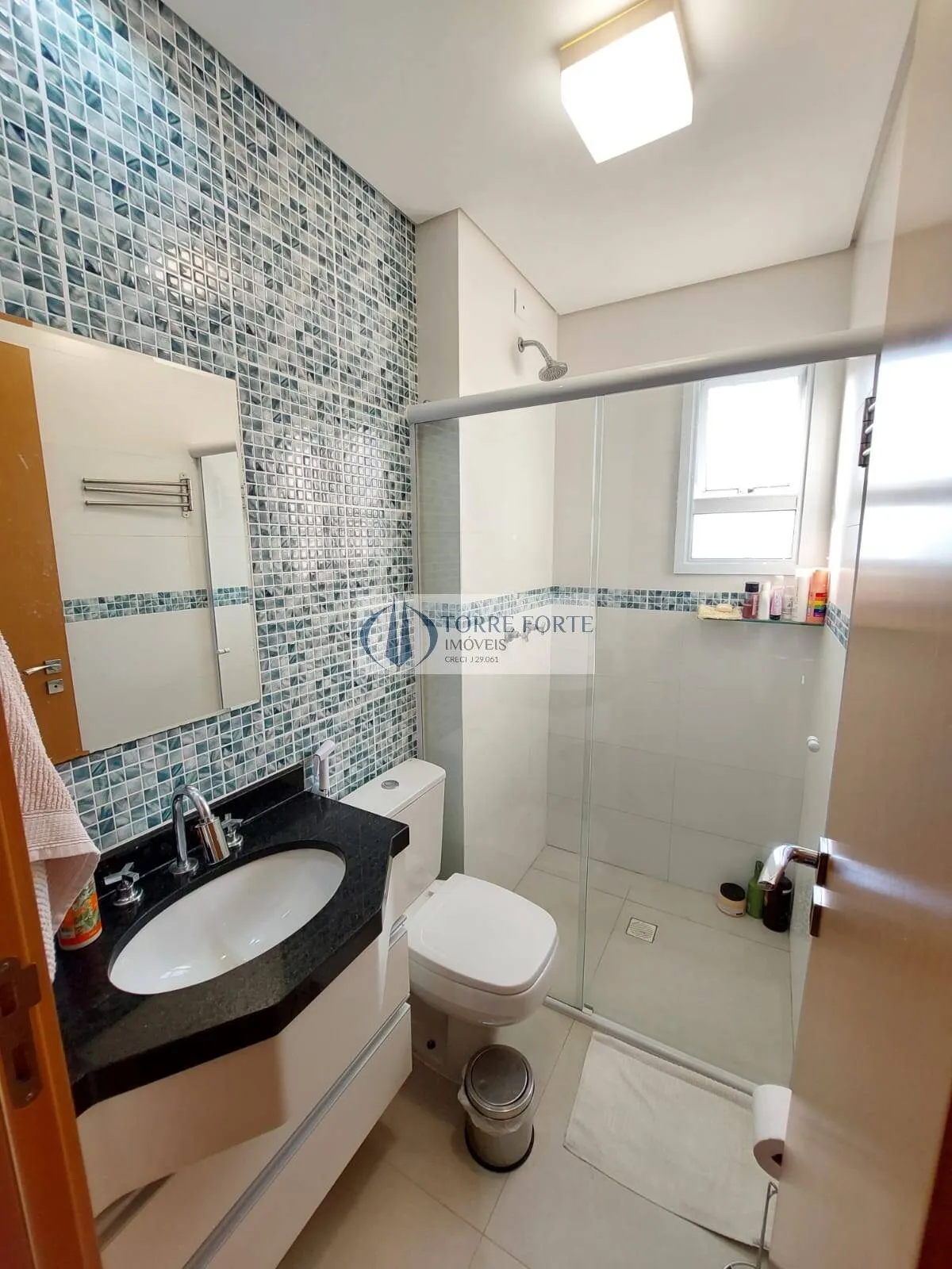 Imagem Lindo Apartamento com varanda gourmet com 2 dormitórios , 1 vaga , centro
