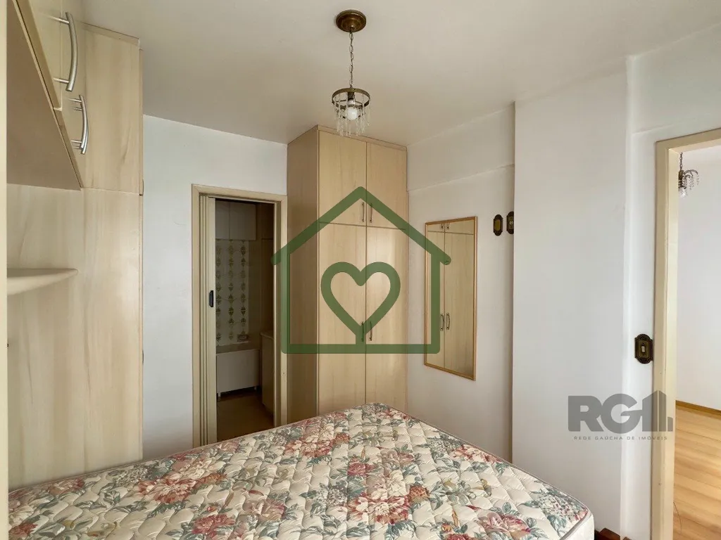 Imagem Apartamento semimobiliado de 38m2, com um dormitório, living para dois ambientes, cozinha ampla com...