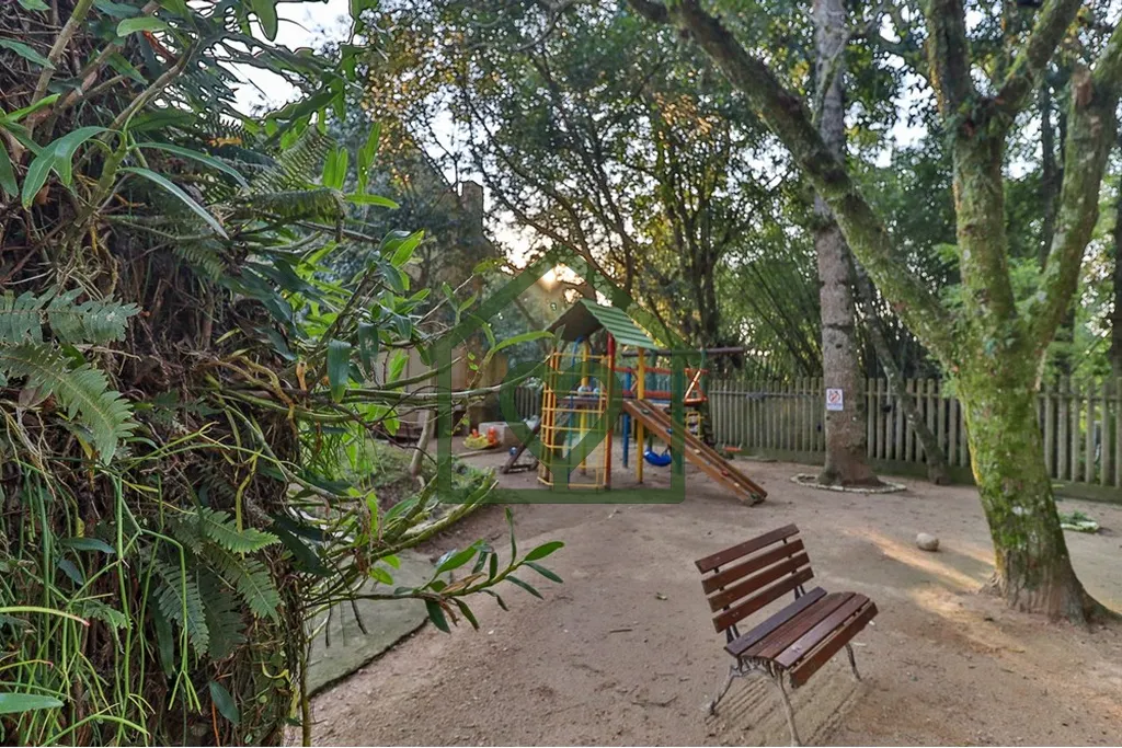 Imagem Casa em condomínio no bairro Nonoai, com 122m² privativos distribuídos em 2 andares. No térreo, ...
