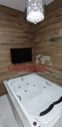 Imagem Casa sobreposta térrea na Ponta da Praia.