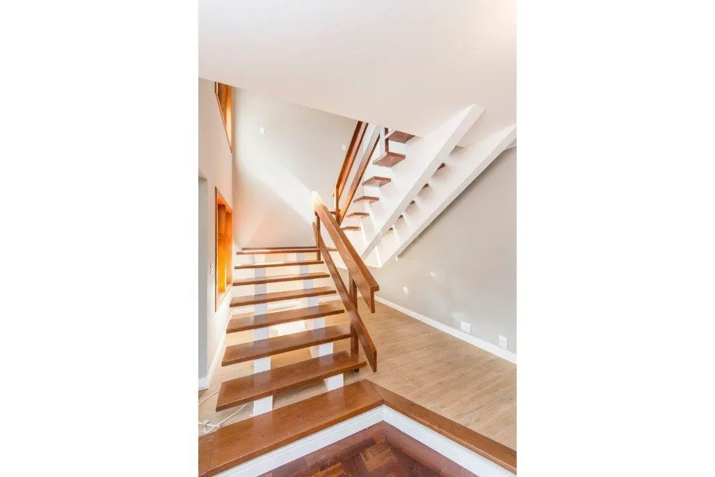 Imagem Casa com piscina, 3 dormitórios, 258m² privativos, no Jardim Itu.