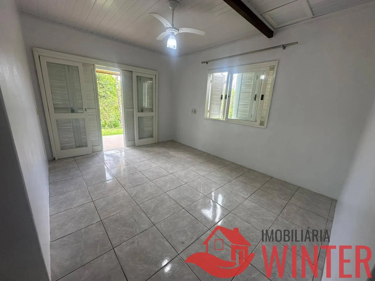Imagem Casa com 4 dormitórios e galpão no Arroio Feliz.