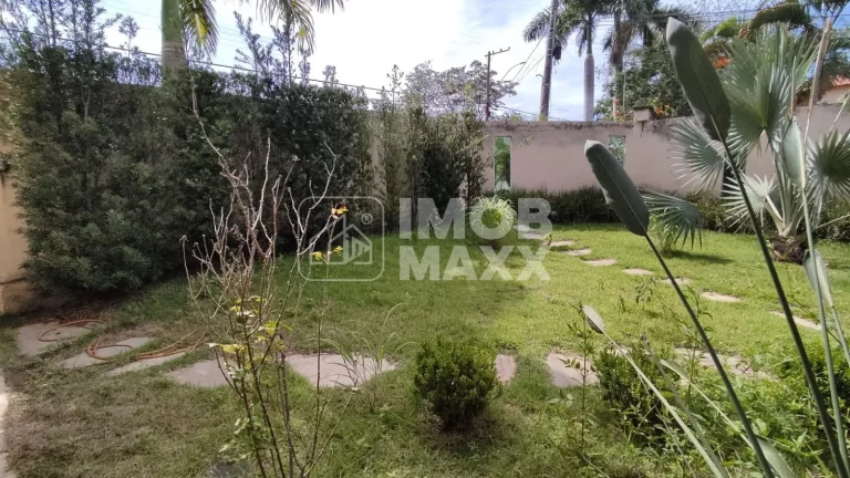 Imagem Casa de condomínio no Jardim Botânico, 4 quartos, 3 suítes, 360m², quintal de 1253m², venda adjudicada.