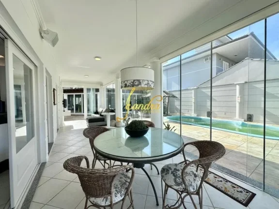 Imagem Excelente sobrado no condominio Lagos com Piscina e 04 suites
