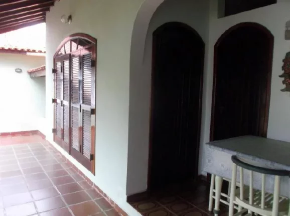 Imagem CASA LADO PRAIA EM TRES LOTES COM PISCINA