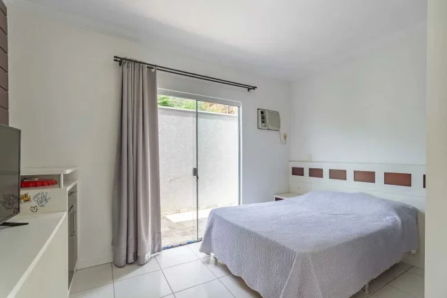 Imagem Casa com 4 dormitórios sendo 2 suítes e 2 vagas de garagem no Bairro Nações em Balneário Camboriú