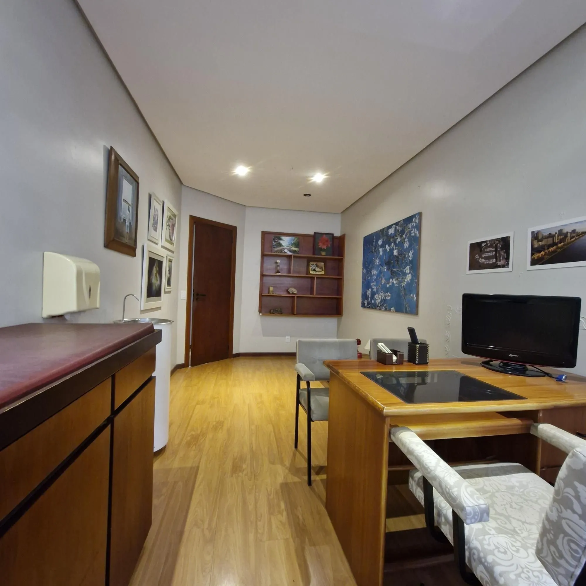 Imagem Excelente sala comercial na Rua Cel. Bordini, Auxiliadora, Porto Alegre.