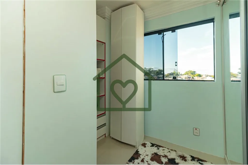 Imagem Apresentamos um excelente duplex residencial à venda em Santa Tereza, Porto Alegre, localizado na v...