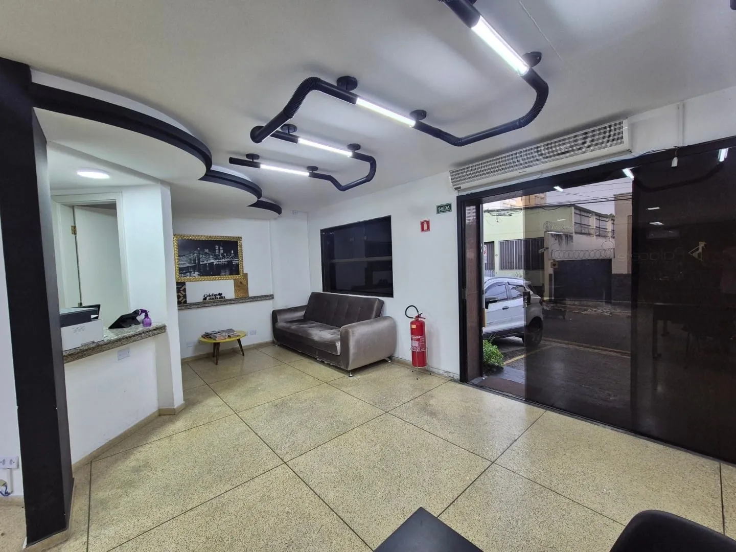 Imagem Amplo e Funcional Ponto Comercial no Térreo do Edifício Vieira Santos no Centro, Próximo a Tudo o Que Você Precisa