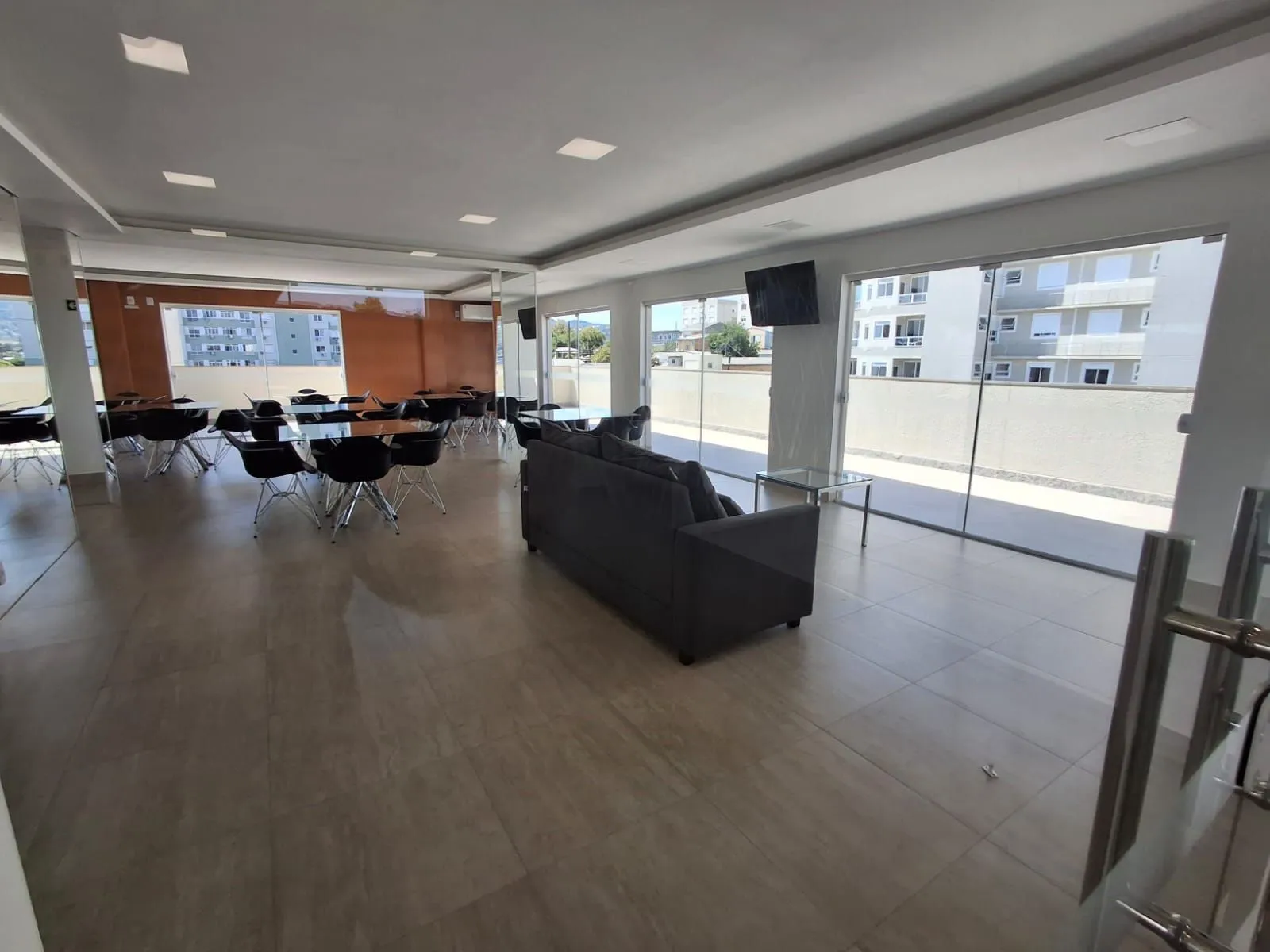 Imagem Apartamento de 2 dormitórios com 1 vaga de garagem , nunca habitado !