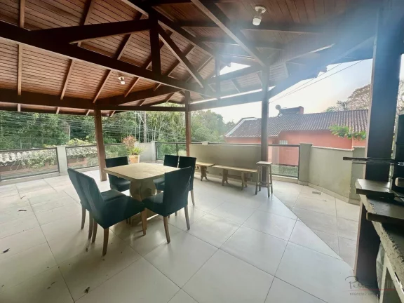 Imagem Ótima casa com 4 Suítes, Piscina e Vista para o Mar no Centro de Florianópolis Localizada no cent...