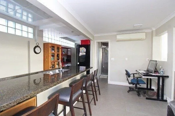 Imagem Bela cobertura 2 quartos com suíte e vaga coberta, sacada e piscina - 123m² - Bairro Petrópolis