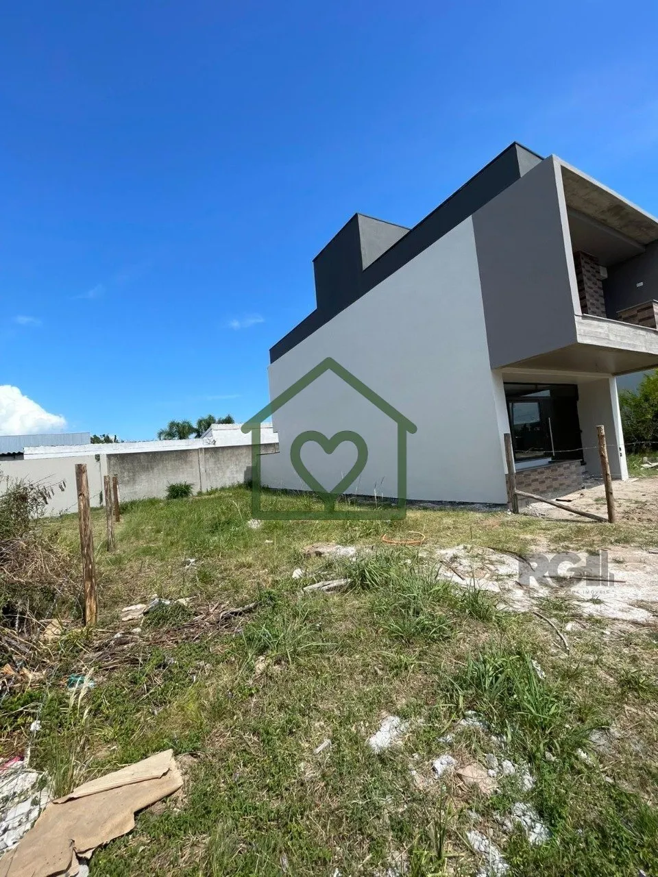Imagem Terreno de 7x18 metros (126m²) em localização privilegiada! Sem vizinhos ao lado, proporcionando ...