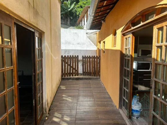 Imagem A venda propriedade com 1.400 m² de terreno e 3 imóveis - 890 mil
