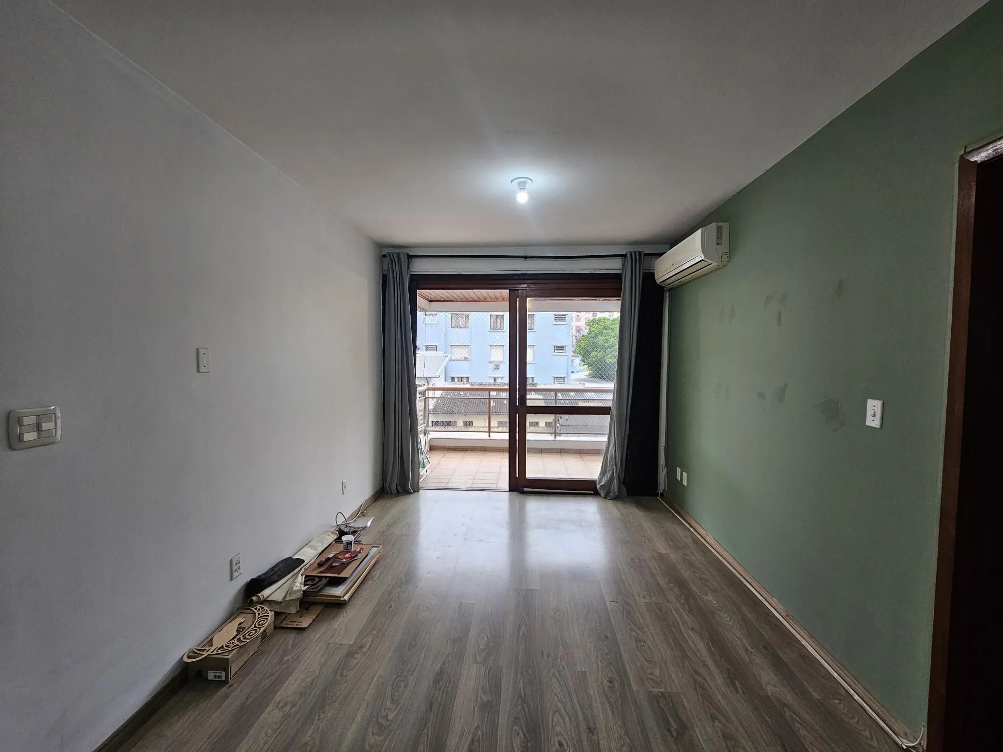 Imagem CIDADE BAIXA COM SACADA E VAGA DE GARAGEM
