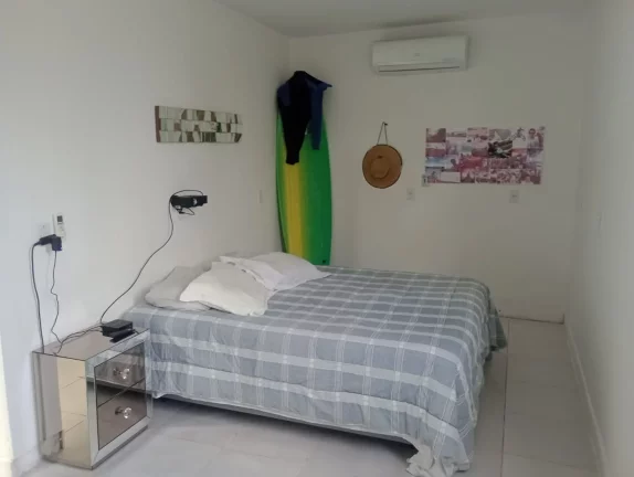Imagem Casa robusta e bem localizada em Garopaba: ideal para quem ama natureza e conforto.