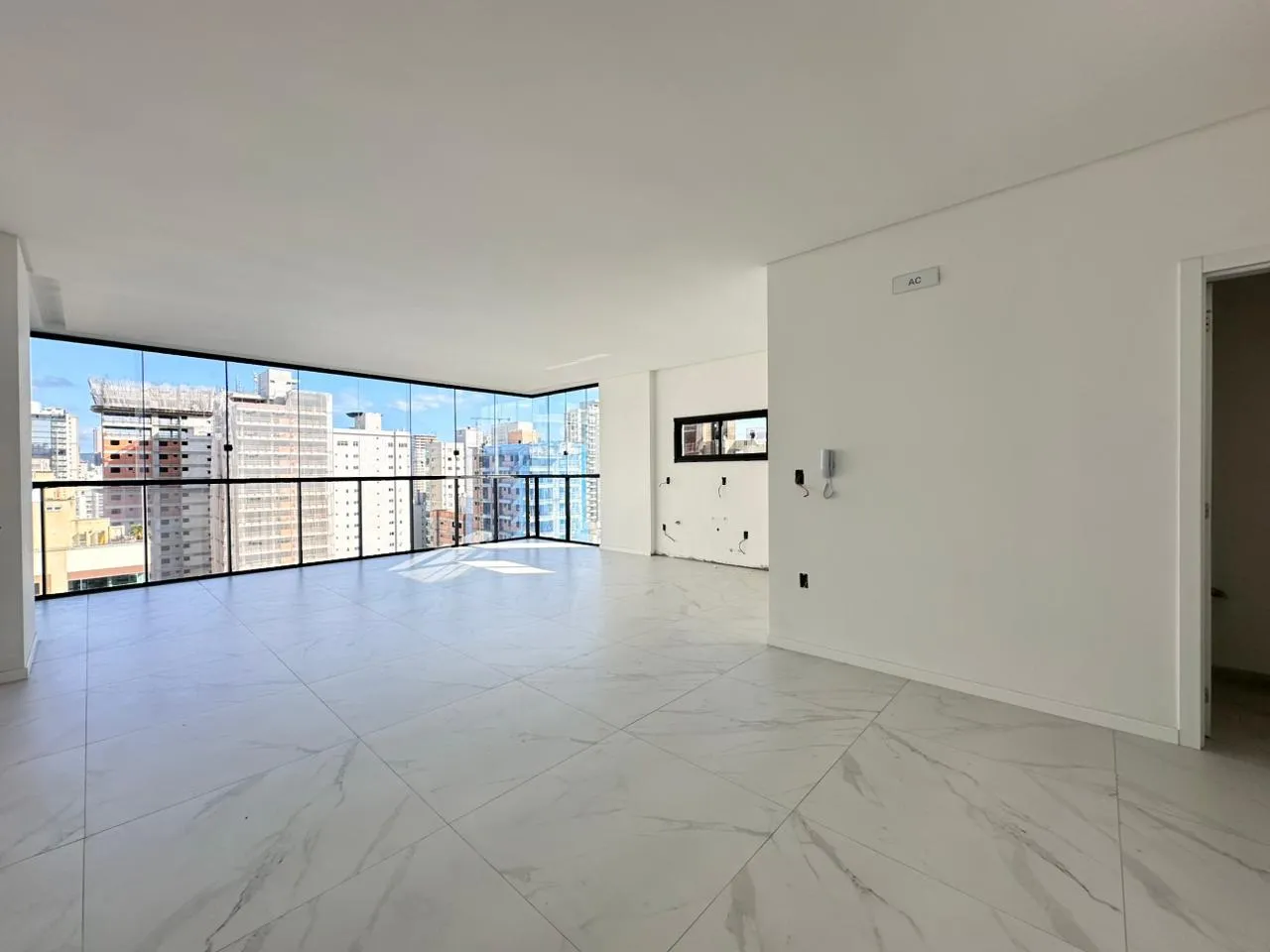 Imagem Apartamento com vista para o mar à venda com 138m2 por R$ 2.060.000,00