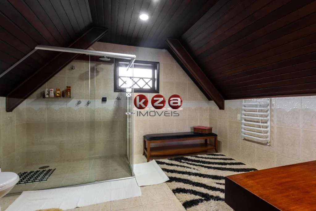 Imagem Imperdível: Casa de luxo à venda em Campos do Jordão-SP, bairro Manancial, 5 quartos, 5 suítes, 3 salas, 6 banheiros, 4 vagas, 650m²