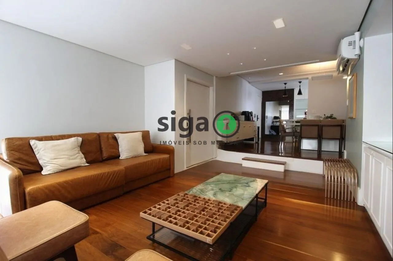 Imagem Apartamento sofisticado em Moema com reforma impecável e 2 vagas fixas.