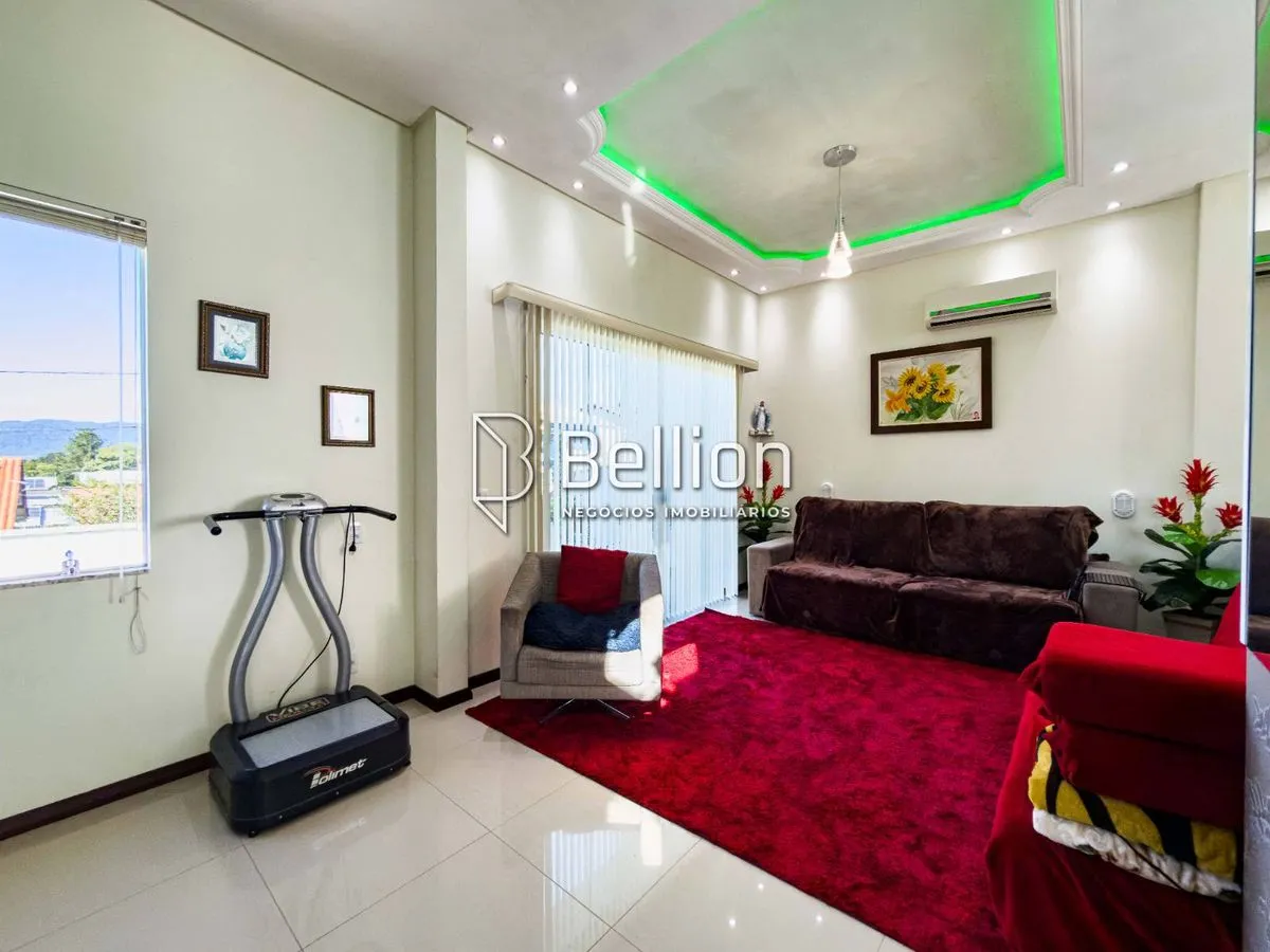 Imagem Localizada no bairro João Paulo, em Indaial, essa casa impressiona desde a primeira visita.