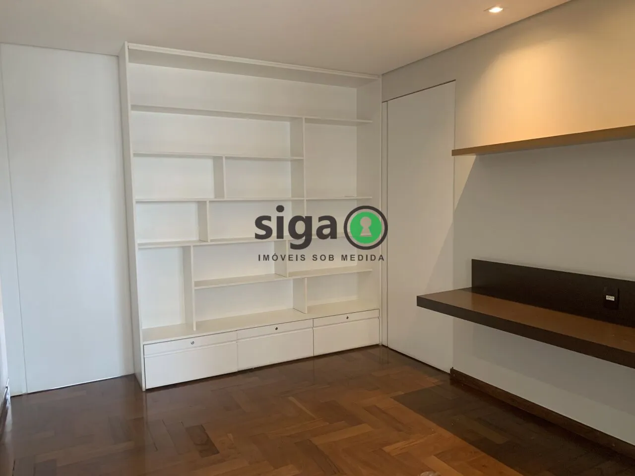 Imagem VENDE na Vila Suzana (Região do Morumbi) Apartamento com 4 suítes, 4 Vagas fixas + Depósito