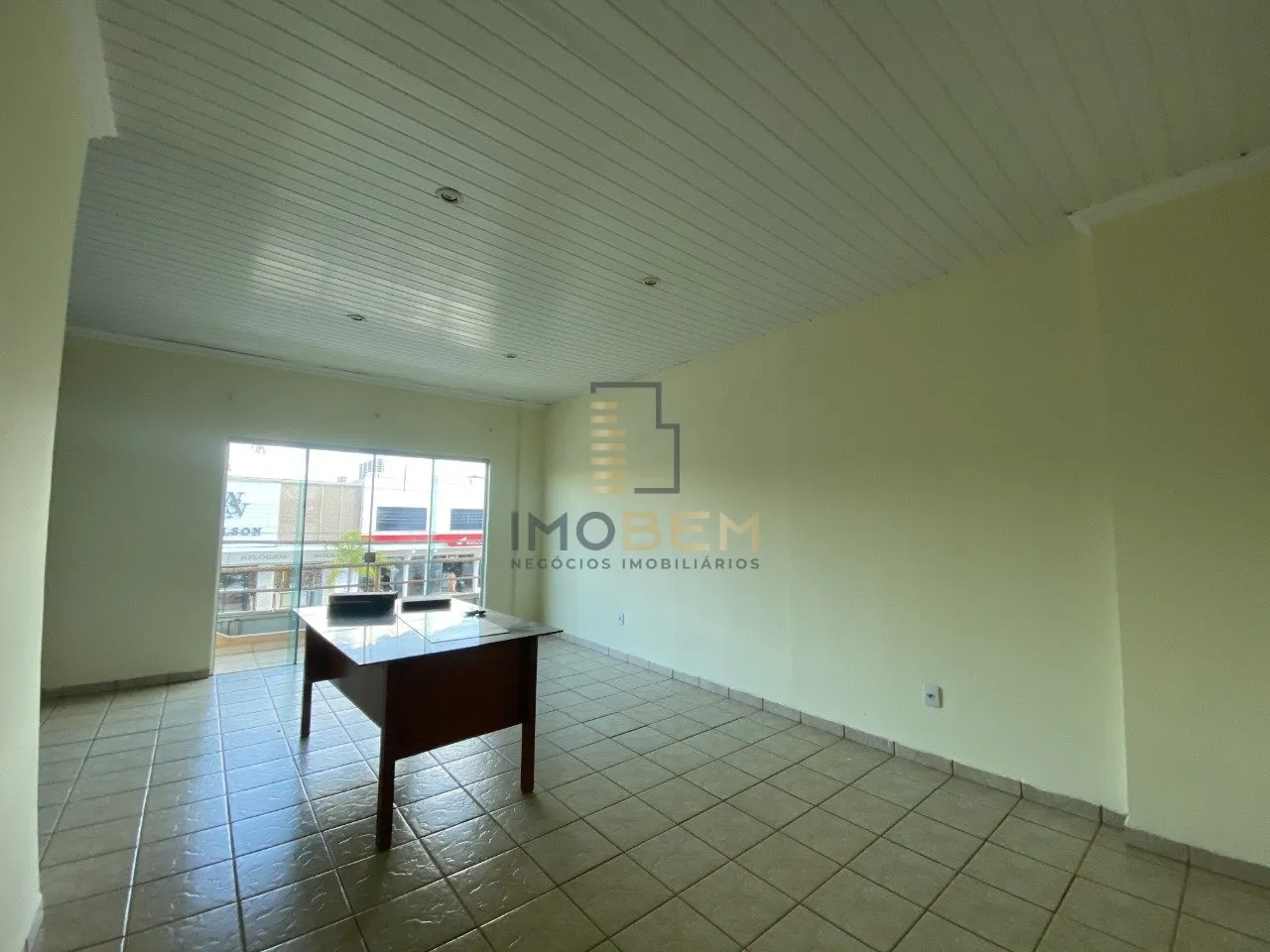 Imagem Excelente espaço de coworking disponível para alugar no Setor Comercial de Sinop. 

Com uma área ...