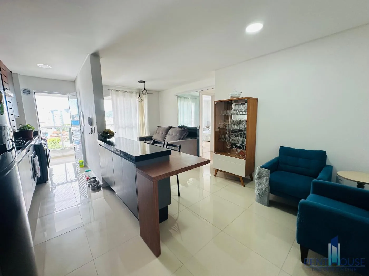 Foto do imóvel Apartamento Zona Central para Venda em Camboriú, CENTRO, 2 dormitórios, 1 suíte, 2 banheiros, 2 vagas em Rua Porto Alegre, 844 - CENTRO, Camboriú - SC