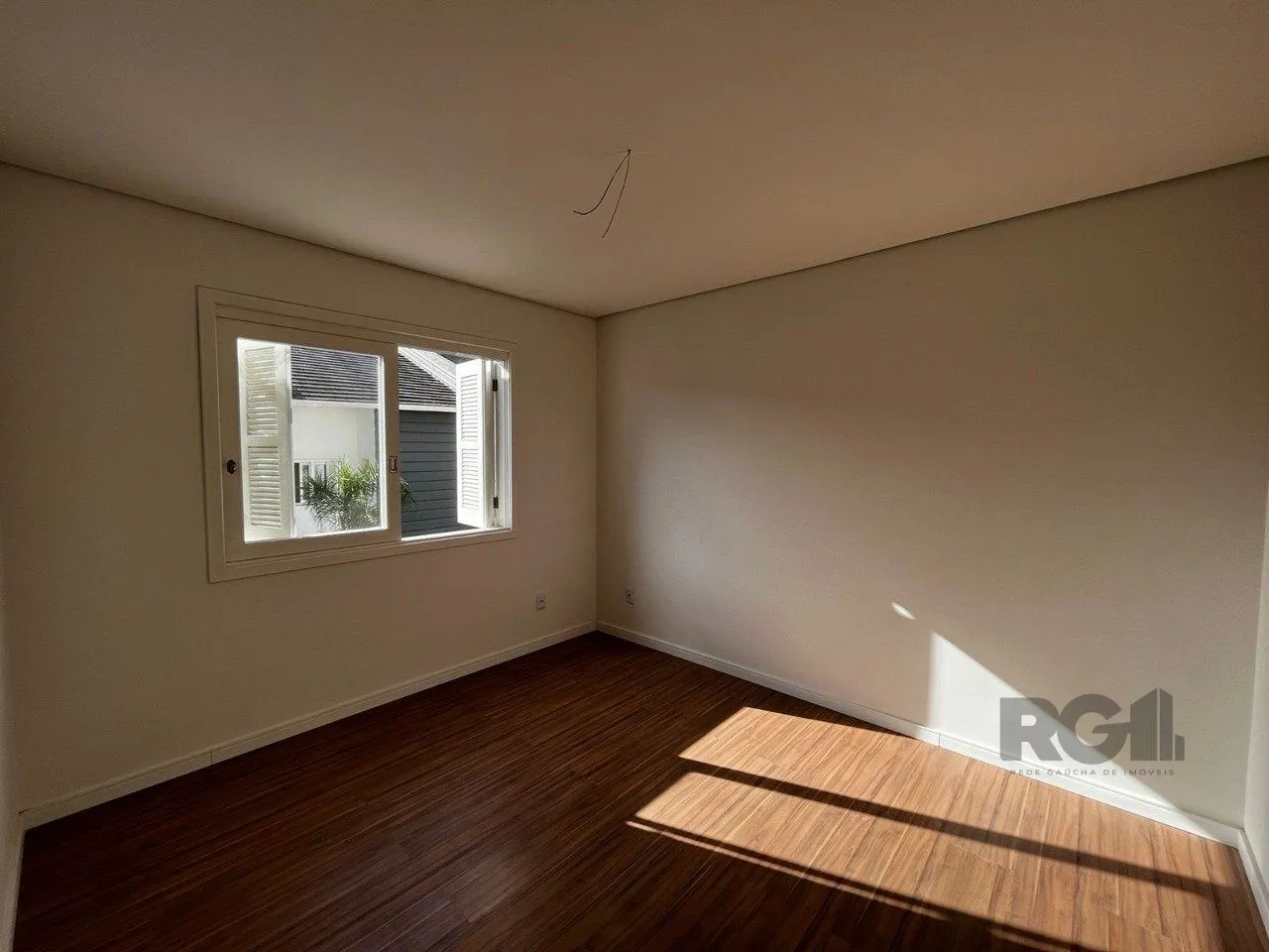 Imagem Casa 3 quartos, suíte, 2 vagas, piscina, 240m² - Vila Nova POA/RS