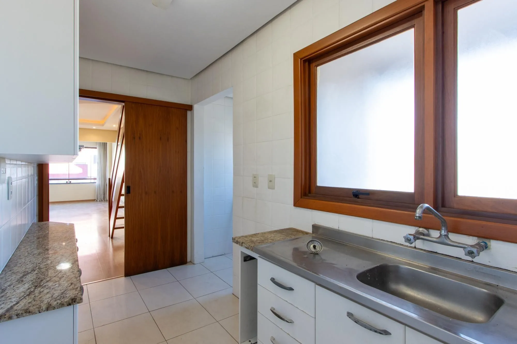 Imagem COBERTURA 2 QUARTOS, 2 VAGAS INDIVIDUAIS ESCRITURADAS, ELEVADOR - BAIRRO SANTO ANTONIO