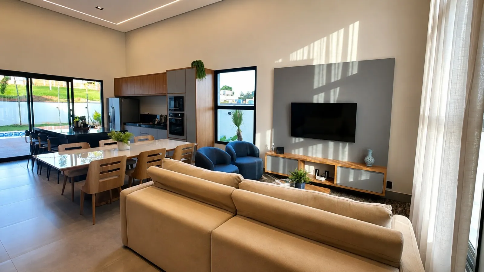 Imagem Casa mobiliada com 3 suítes e piscina à venda no Riviera de Santa Cristina XIII ? Setor Iate