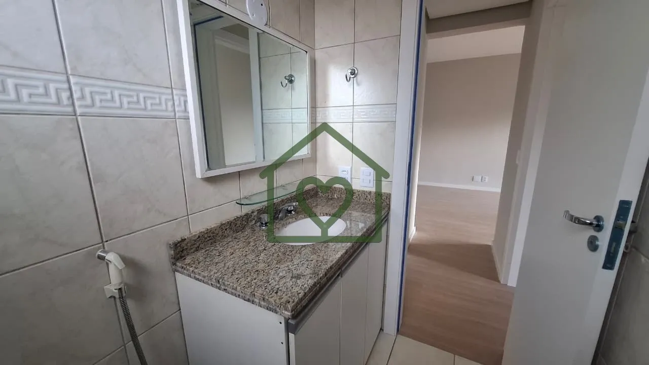 Imagem Excelente apartamento com 2 dormitórios, sendo 1 suíte, em andar alto, com ótima iluminação nat...
