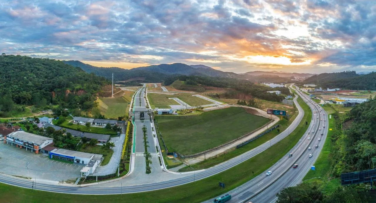 Imagem Loteamento à venda com 300m2 por R$ 750.000,00