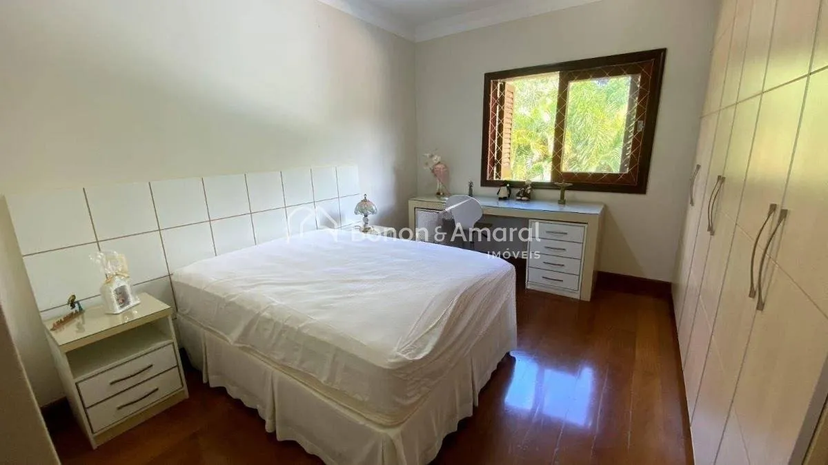 Imagem Casa em condomínio com 500 m² e 5 quartos